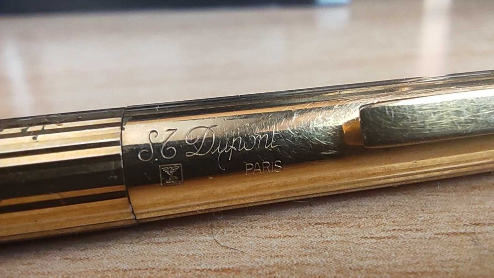 Caneta ST Dupont em ouro