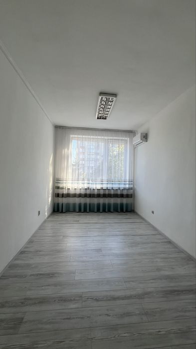 Здається в оренду приміщення вільного призначення площею 17.6 м2