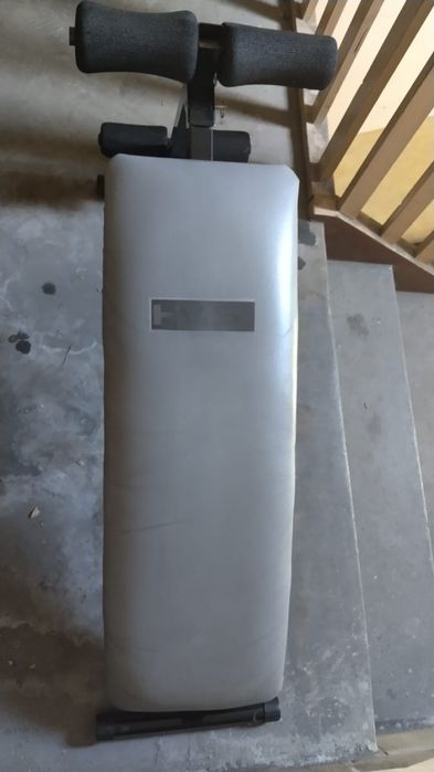 Ławka treningowa do brzuszków