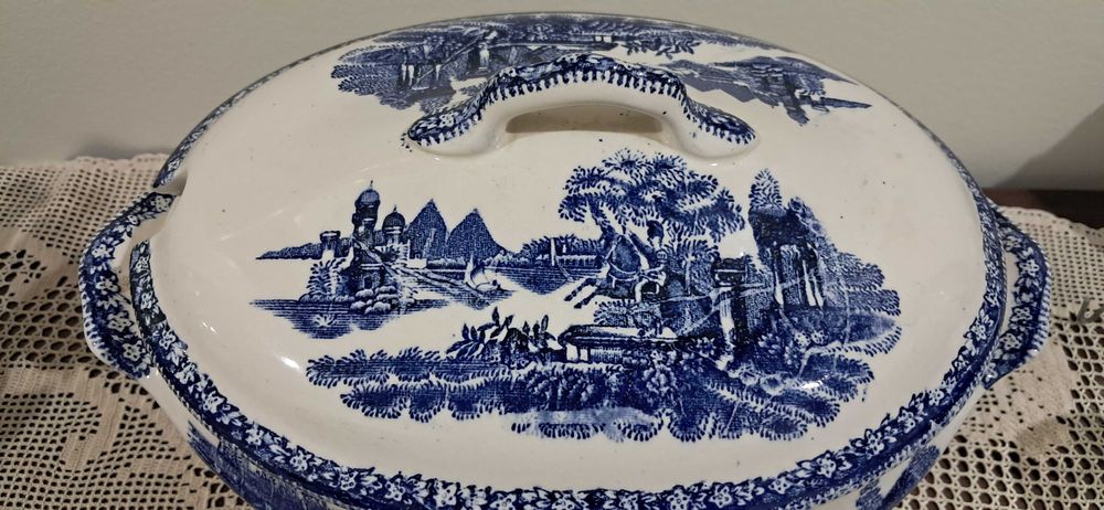 Terrina Sacavem Azul e Branco Estátua