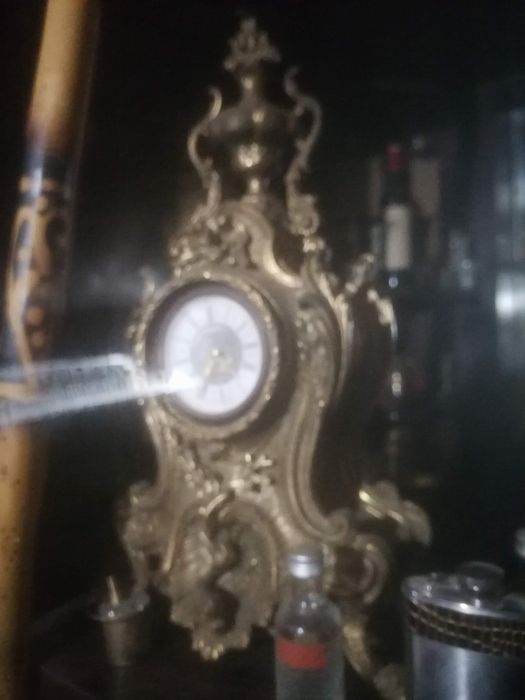 Vários relógios antigos