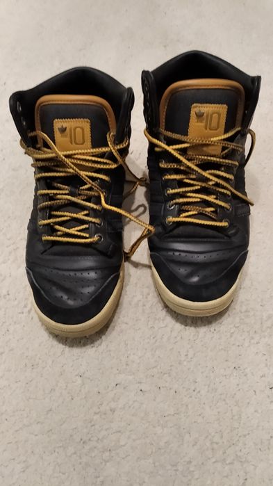 Шкіряні кросівки Adidas 41