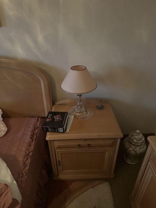 Conjunto de quarto em madeira solida de fabrica do norte ,