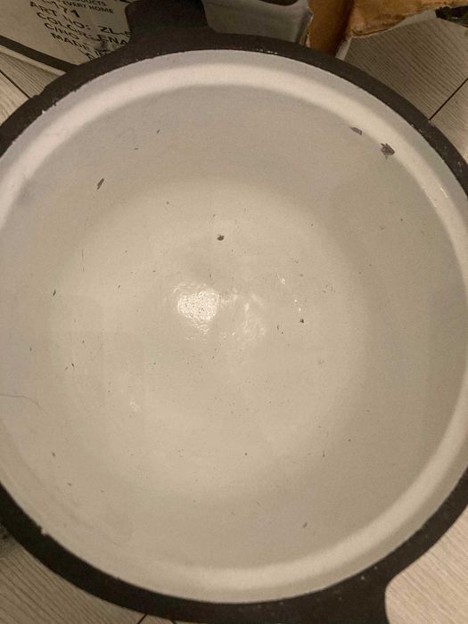 Kociołek żeliwny nowy 12 litrów
