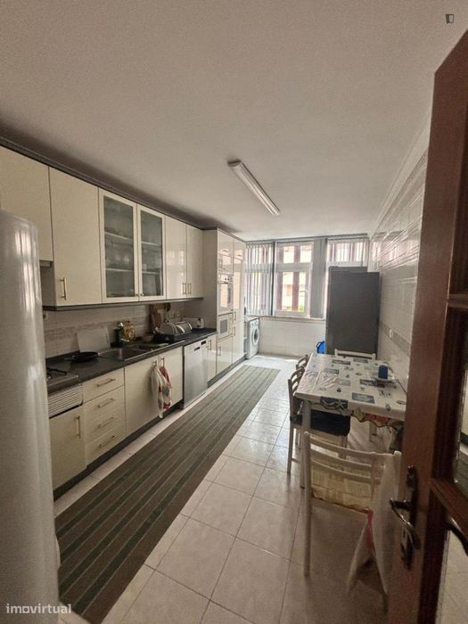 Quarto - localizado em Benfica Lisbon