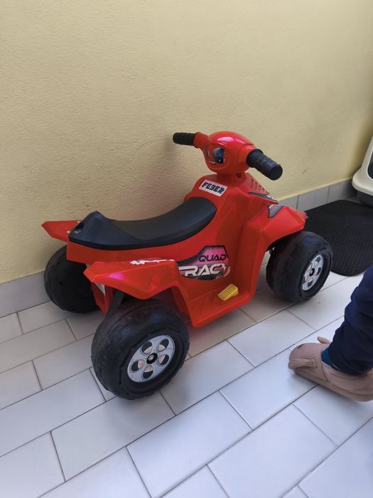 Carro elétrico criança