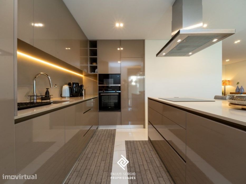 Arrenda-se magnífico apt T2 totalmente mobilado com vista mar no po...