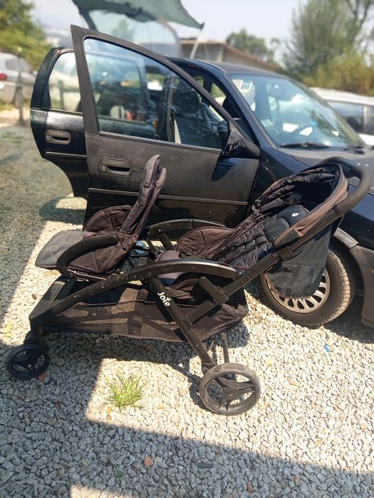 Carrinho de bebe gêmeos