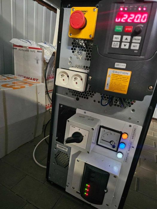 Frezarka CNC o polu roboczym 750×1200 mm