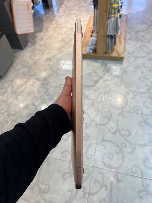 MacBook Air 13" M1 2020 — легкий, потужний, 100% справний