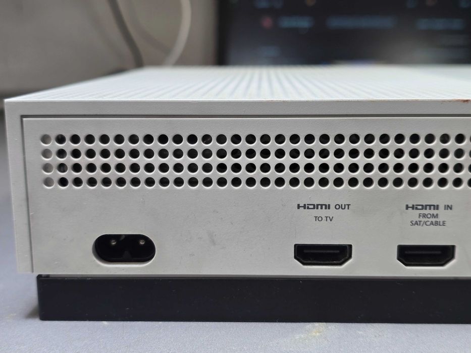 Xbox One S 500GB / okablowanie / Grade C /