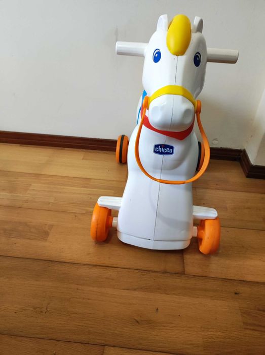 Cavalo de baloiço da Chicco em bom estado