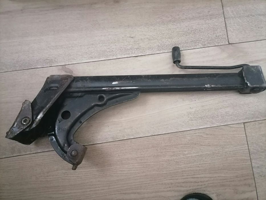 Домкрат винтовой BMW