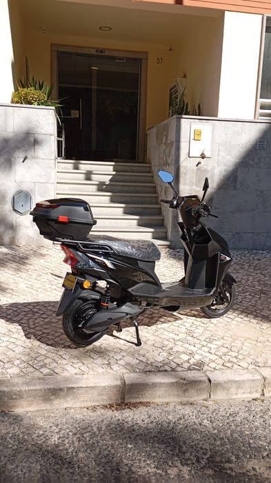 Scooter Lítio (Sem Carta):  Entrega 0€ + Capacete 0€