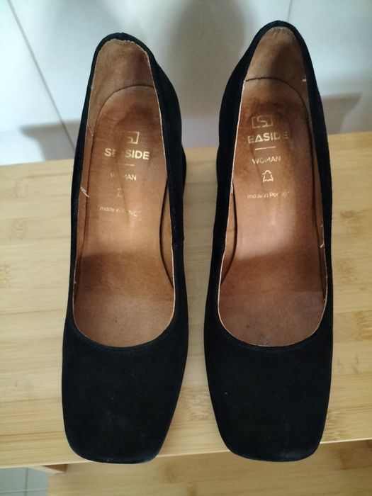 Sapatos de salto alto pretos