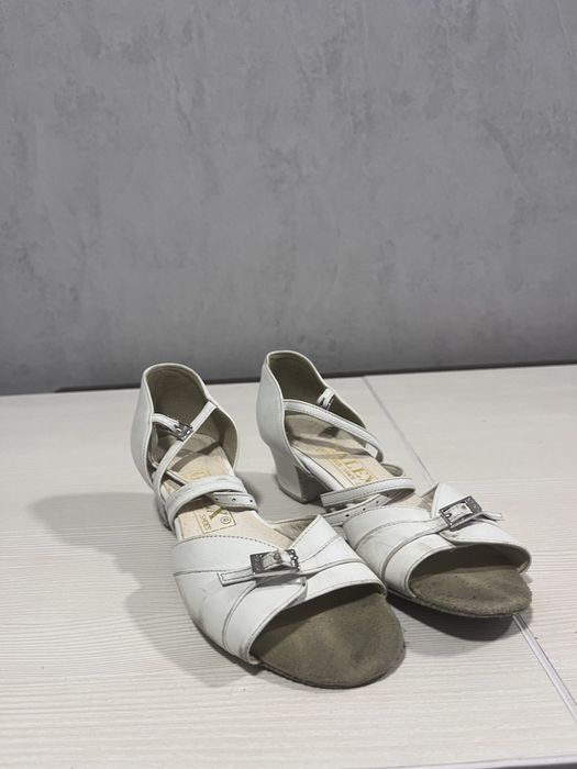 Бальні туфлі для дівчат