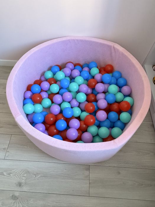 Детский сухой бассейн 100×40 см с шариками, отличное состояние