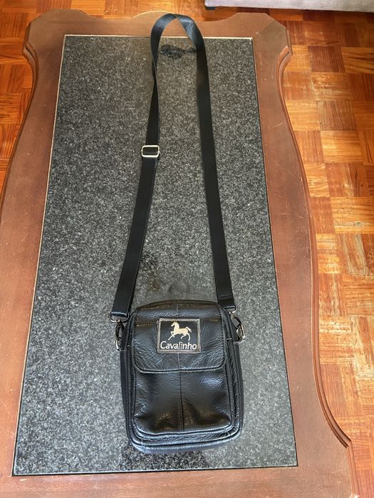 Malha de homem preta em bom estafo