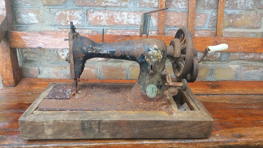 Швейна машина Singer