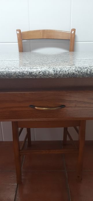 Mesa de cozinha + 4 cadeiras