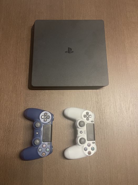 PS4 Pro 1 TB + 2 Comandos