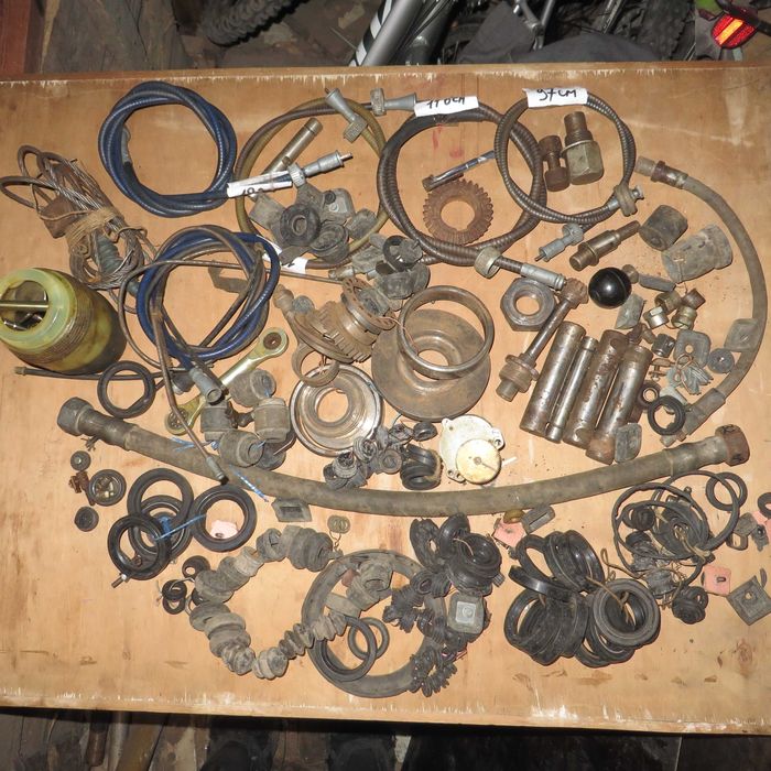 Тросики і автозапчастини одним лотом вживані