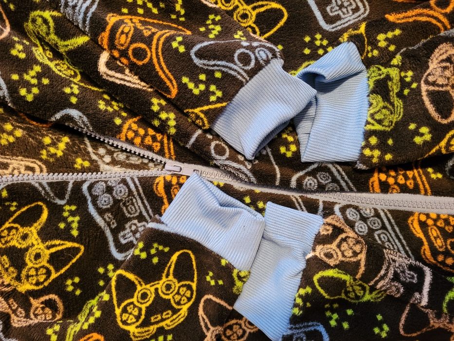 Kigurumi w pady/piżama jednoczęściowa dla miłośnika gier