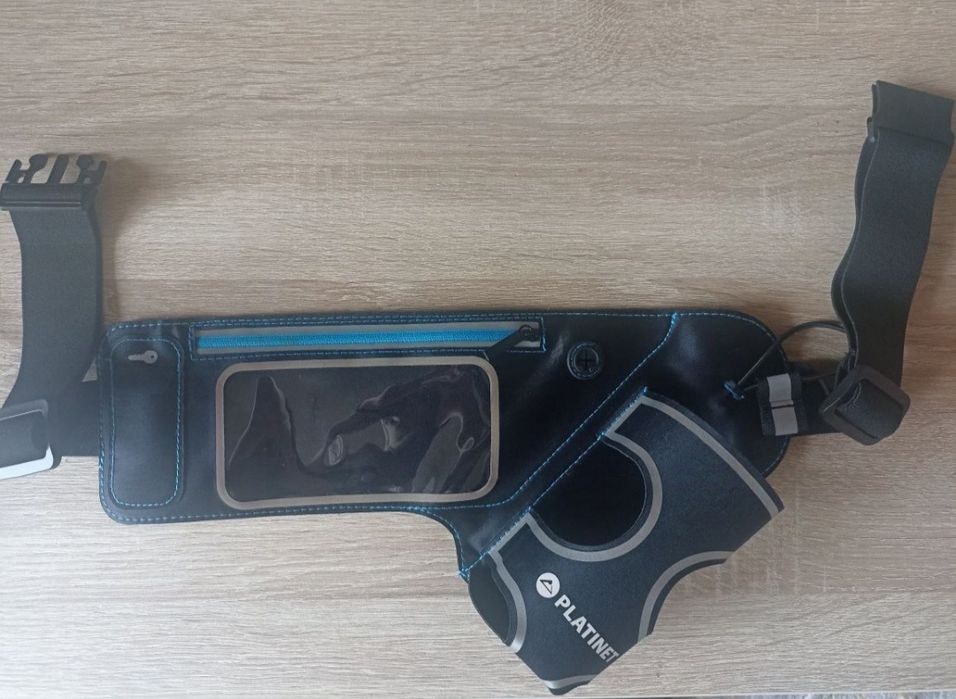 Pas z butelką, miejsce na telefon i klucz