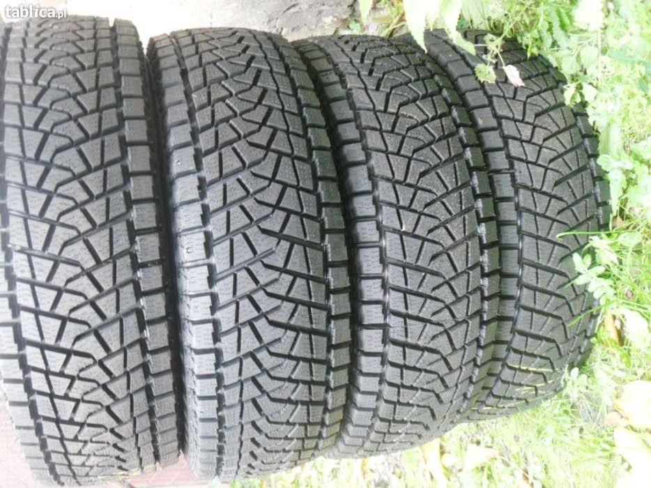 Opony zimowe SUV 4x4 235/65R17 DMZ3 NORDIC bieżnik , kopia BRIDGESTONE