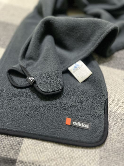 Adidas , флісовий шарф графітового кольору