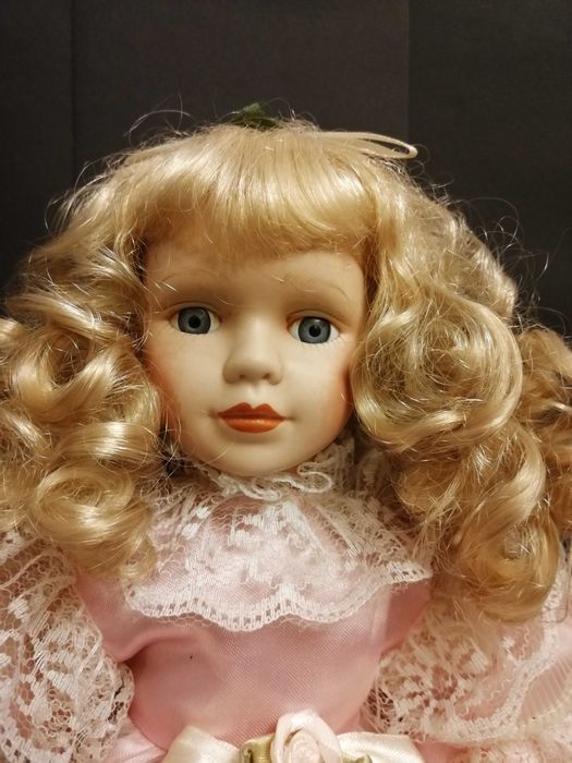 Lalka  porcelanowa, kolekcjonerska