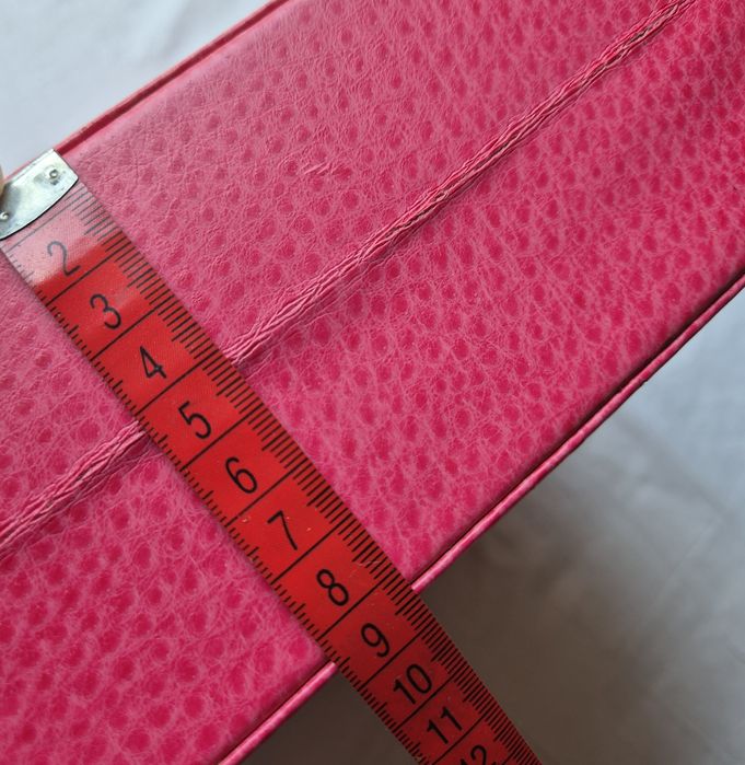 Stylowy kuferek na kosmetyki i pędzle