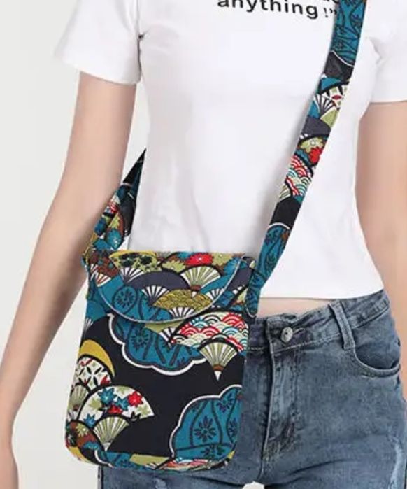 Torebka z tkaniny crossbody. Nowa