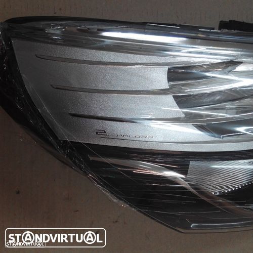 Farol Renault Clio modelo: 2012 até 2016 novo
