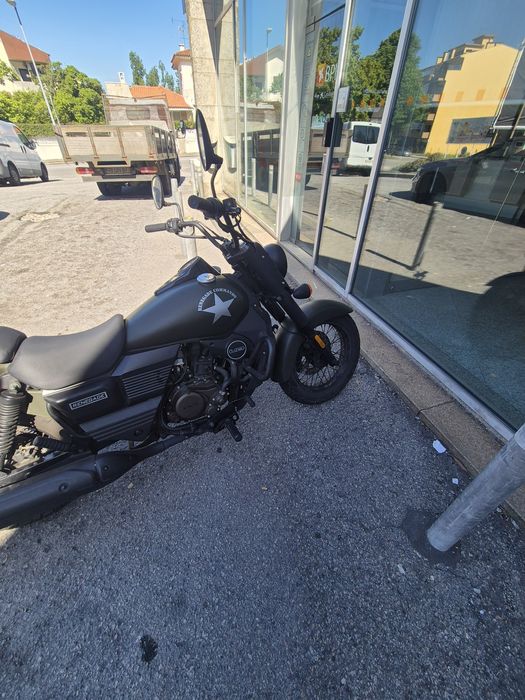 Moto 125cc UM Renegade Commando