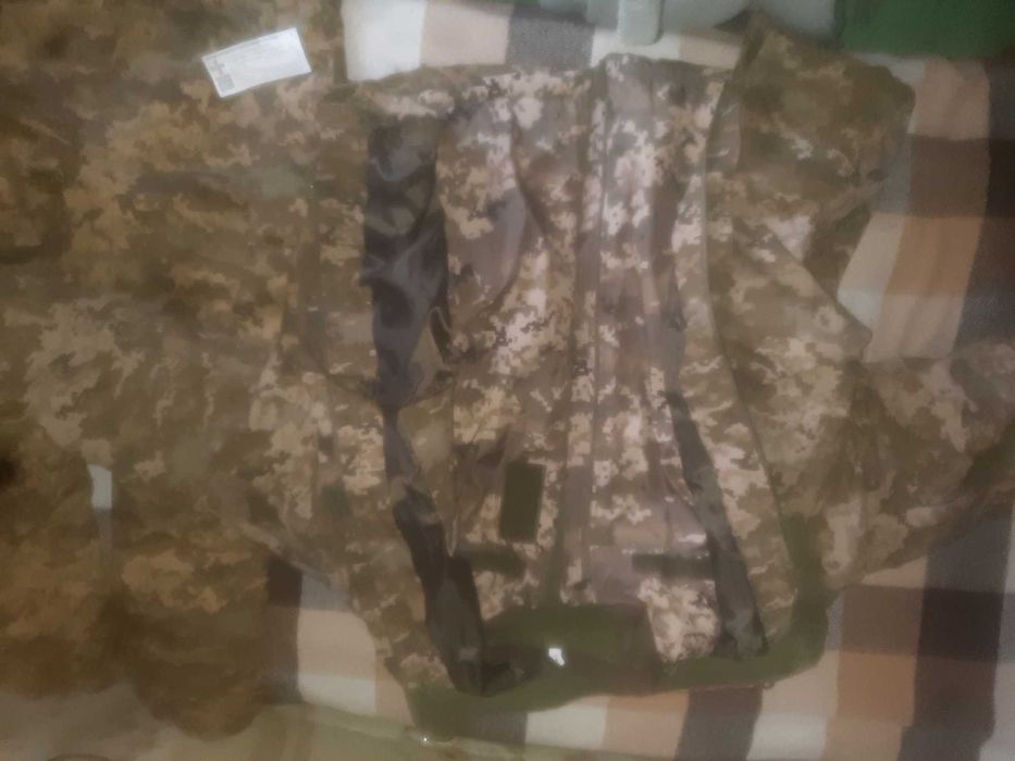 Куртка і штани військові