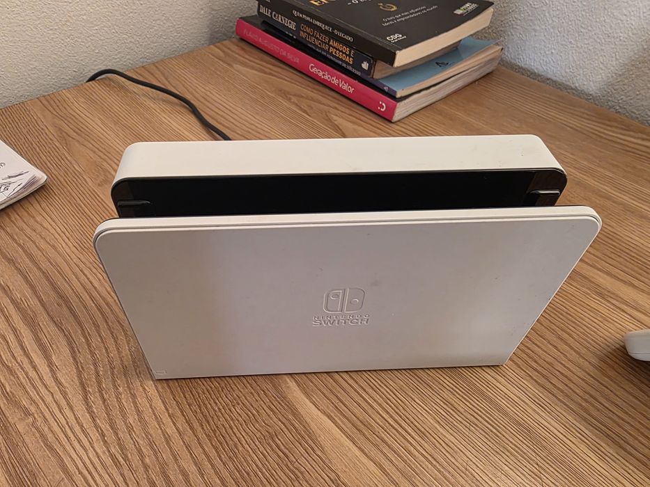 Nintendo Switch Oled + Pokemon Scarlet