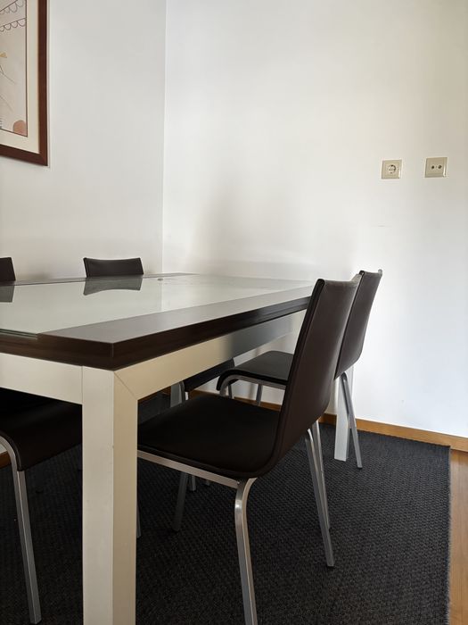 Mesa de Jantar e 4 cadeiras