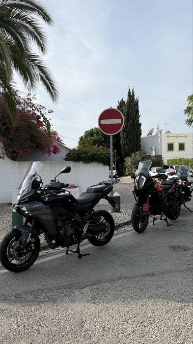 Yamaha tracer 9 2025 c/GARANTIA, quickshift, top case e outros extras