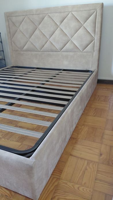 Vendo Cama de casal 200×160 colchão incluído.