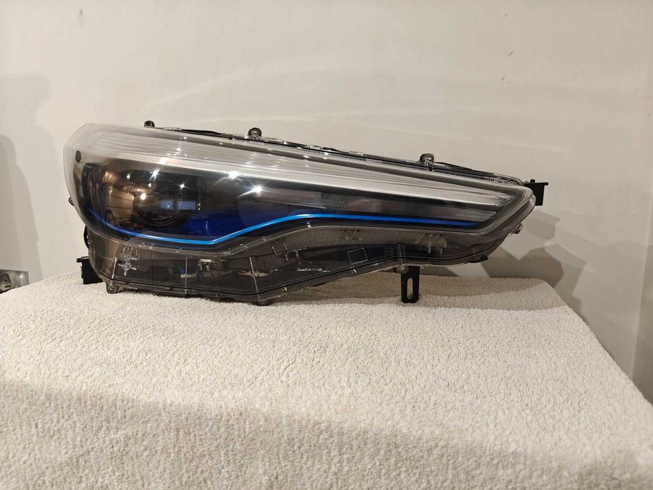 Lampa Prawy Przód LED Toyota Corolla Cross