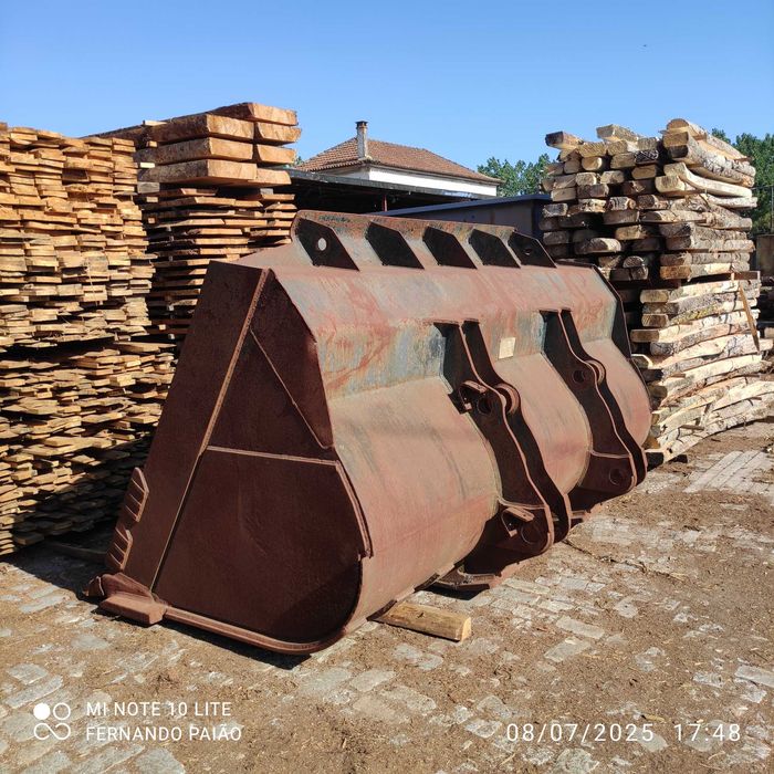 Pá carregadora Volvo L 160 - com balde articulado + balde de dentes