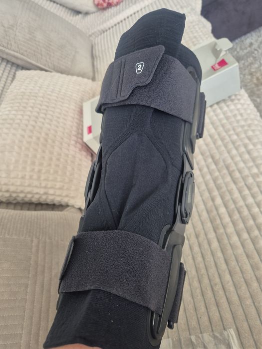 Miękka orteza stawu kolanowego ze stabilizatorem. M