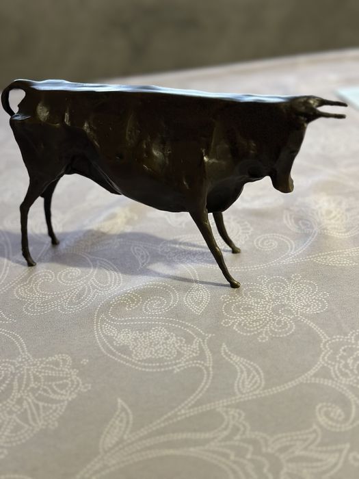 Бронзовий оригінальний бичок