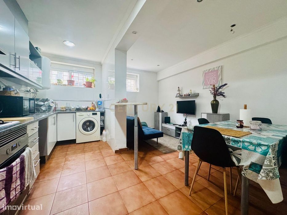 Apartamento T2 em Reboleira, Amadora - Oportunidade Única! — Venteira, Lisboa