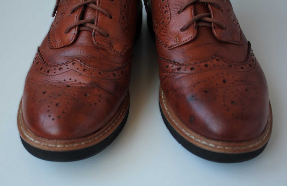 Демисезонные ботинки на шнуровке из натуральной кожи