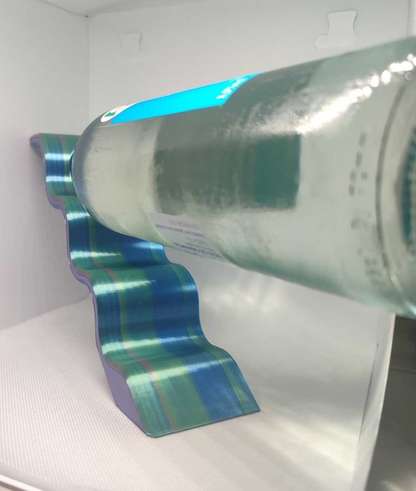 Suporte Decorativo para Garrafa – Design Equilibrado e Inovador