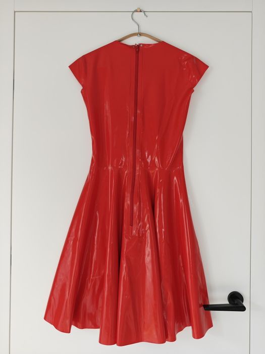 Czerwona sukienka latexowa M