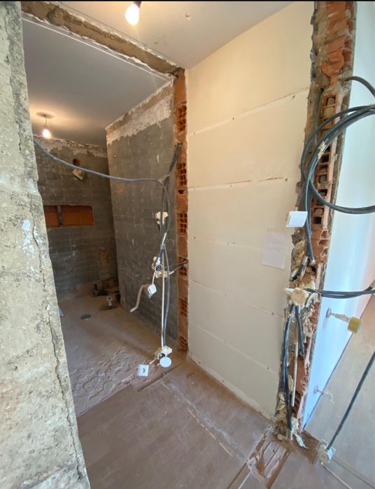Faço trabalhos de demolição e remoção para remodelações.