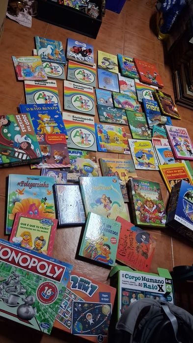 Grande lote de livros infantis , jogos e puzzles